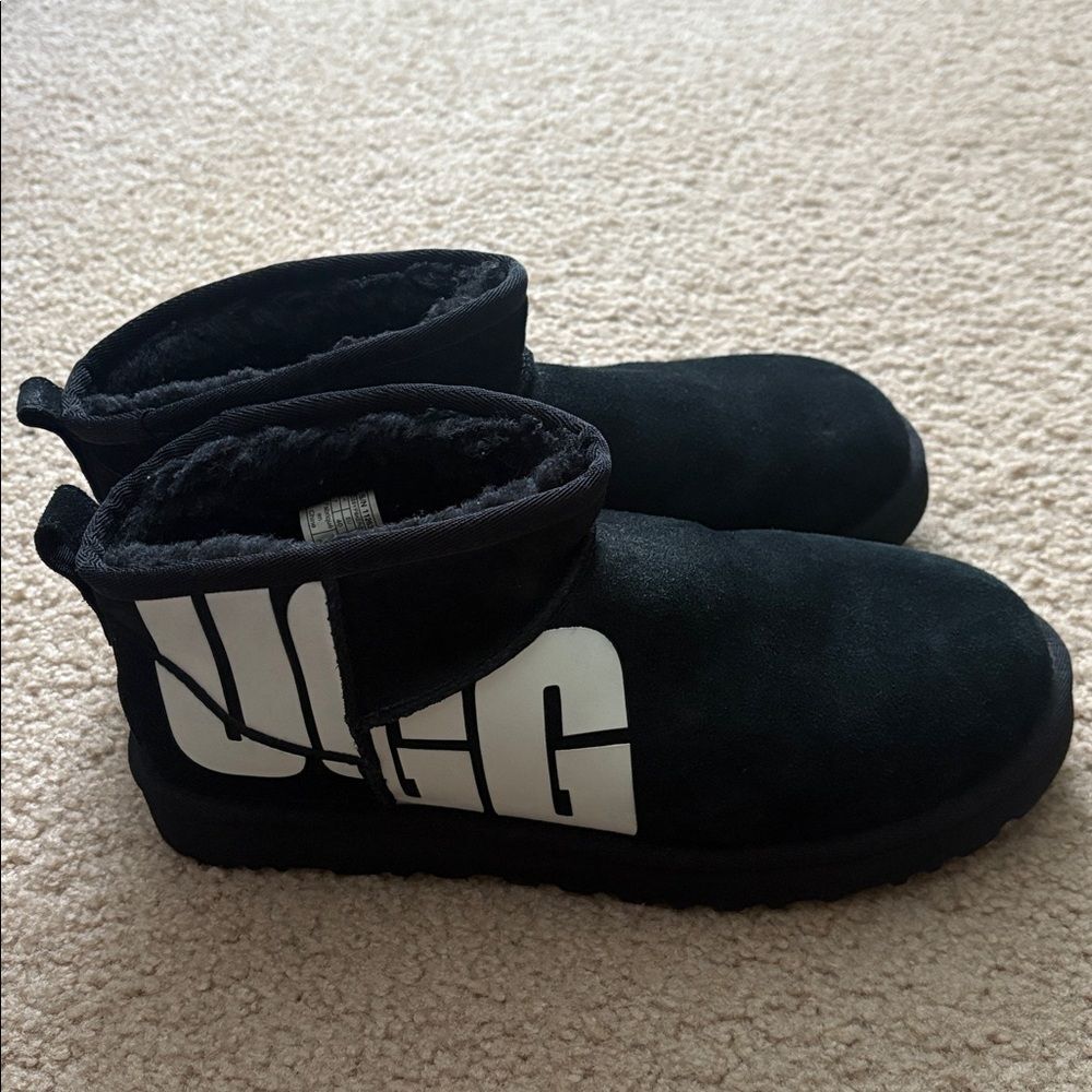 UGG Classic Ultra Mini Chopd Black Suede UGG Logo Ankle Boots Size US 9 Women - Picture 5 of 7